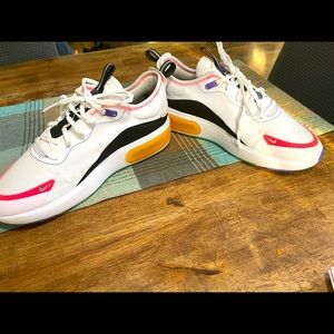 Nike Womens Airmax DIA size 8